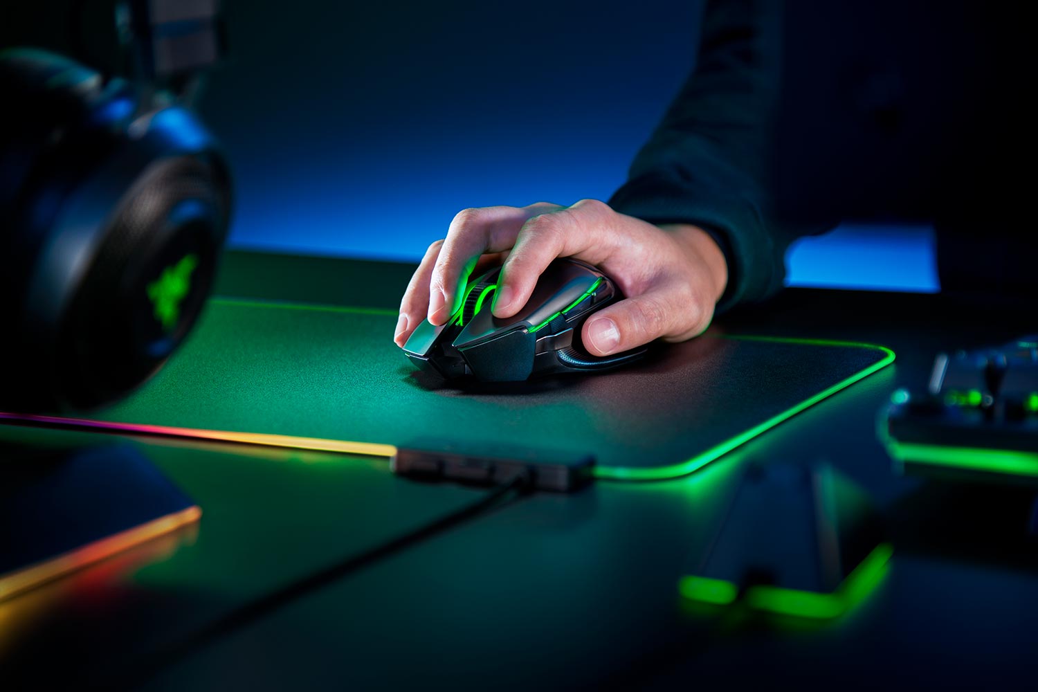 Razer Basilisk Ultimate - купить лучшую игровую мышь на razer.ru