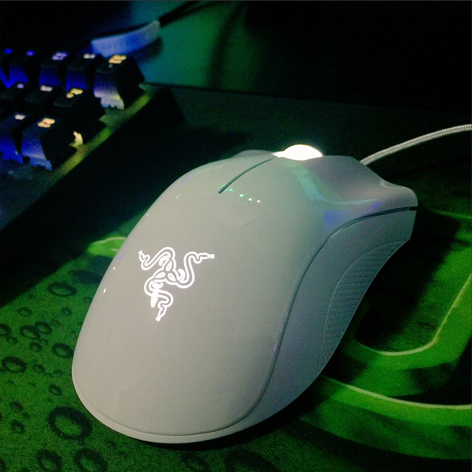 Фото 2 Эргономичная белая мышь Razer DeathAdder Essential White