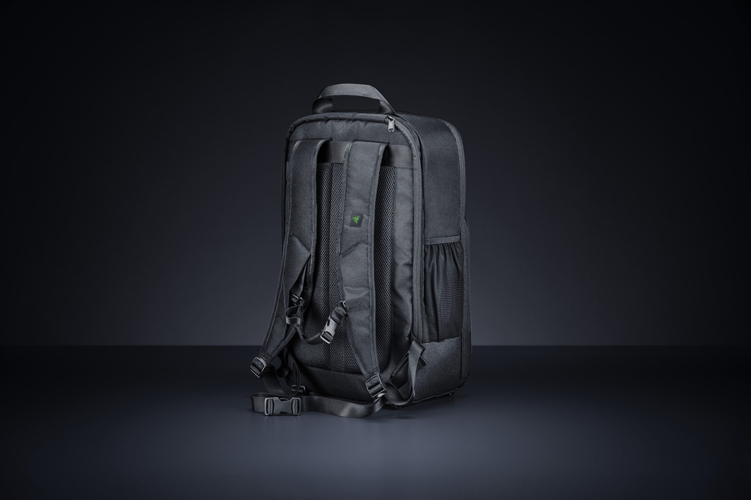 Razer Concourse Pro 17.3” - Фото 2 Мягкая сетчатая спинка и лямки рюкзака для комфортного повседневного использования