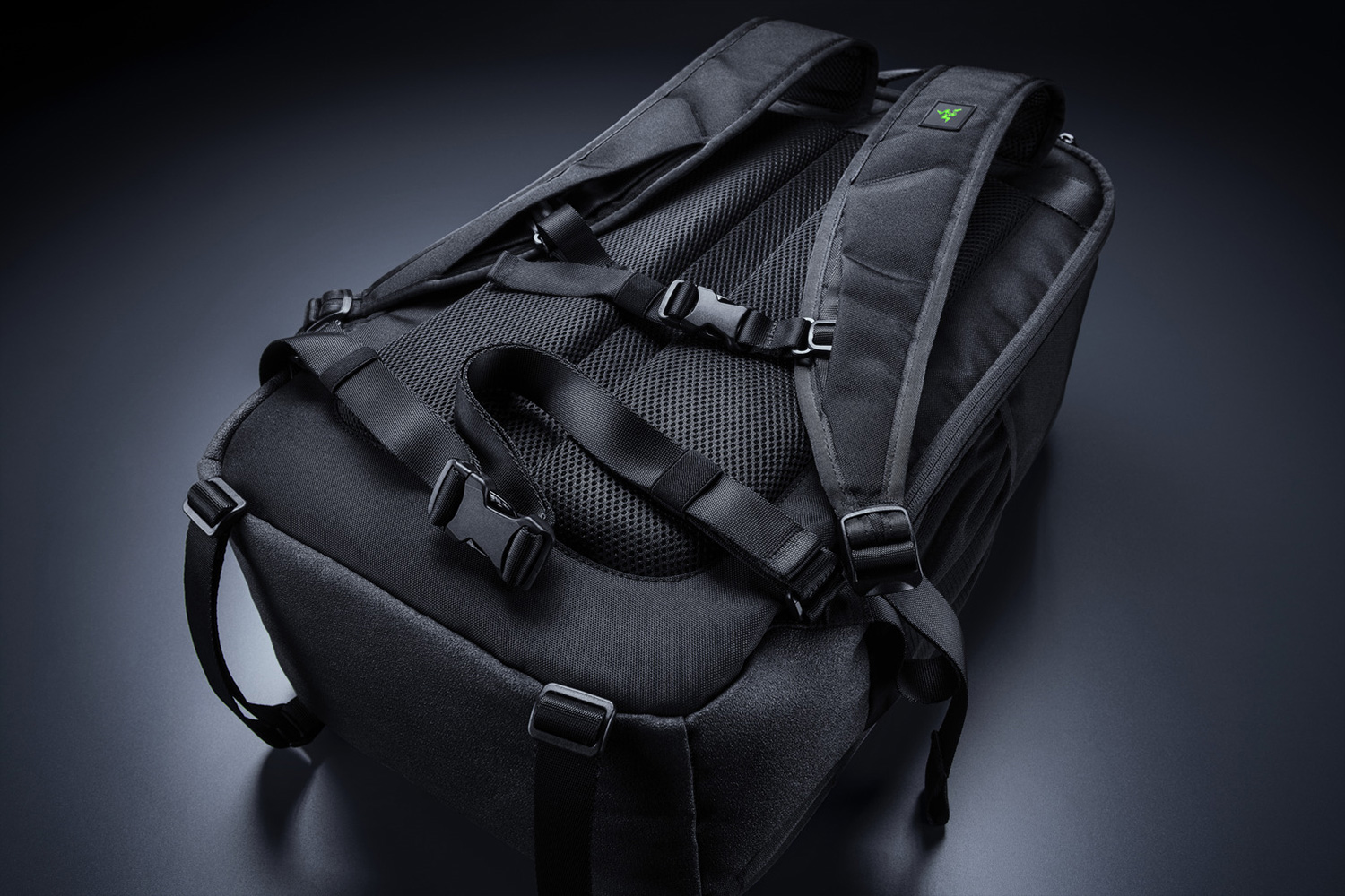 Razer Concourse Pro 17.3” - Фото 5 Razer Concourse Pro 17.3 оснащен дополнительными ремнями крепления