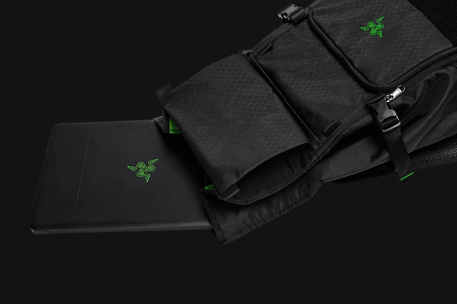 Razer Tactical Pro 17.3” Backpack V2 - Фото 3 Игровой рюкзак Razer с отсеком для ноутбука