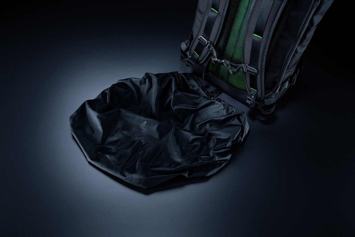 Razer Rogue Backpack 17.3" V3 - Фото 6 Дождевик для рюкзака Razer Rogue Backpack 17.3" V3