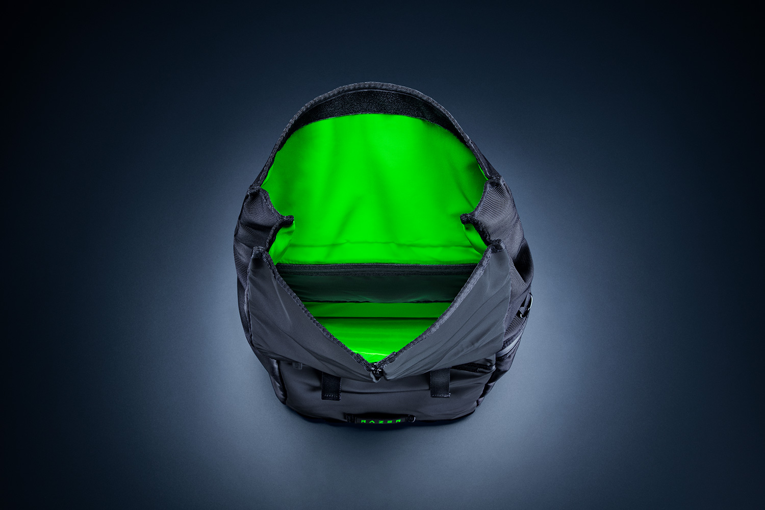 Razer Recon Rolltop Backpack (15.6") - Фото 8 Вместительный отсек для вашего снаряжения