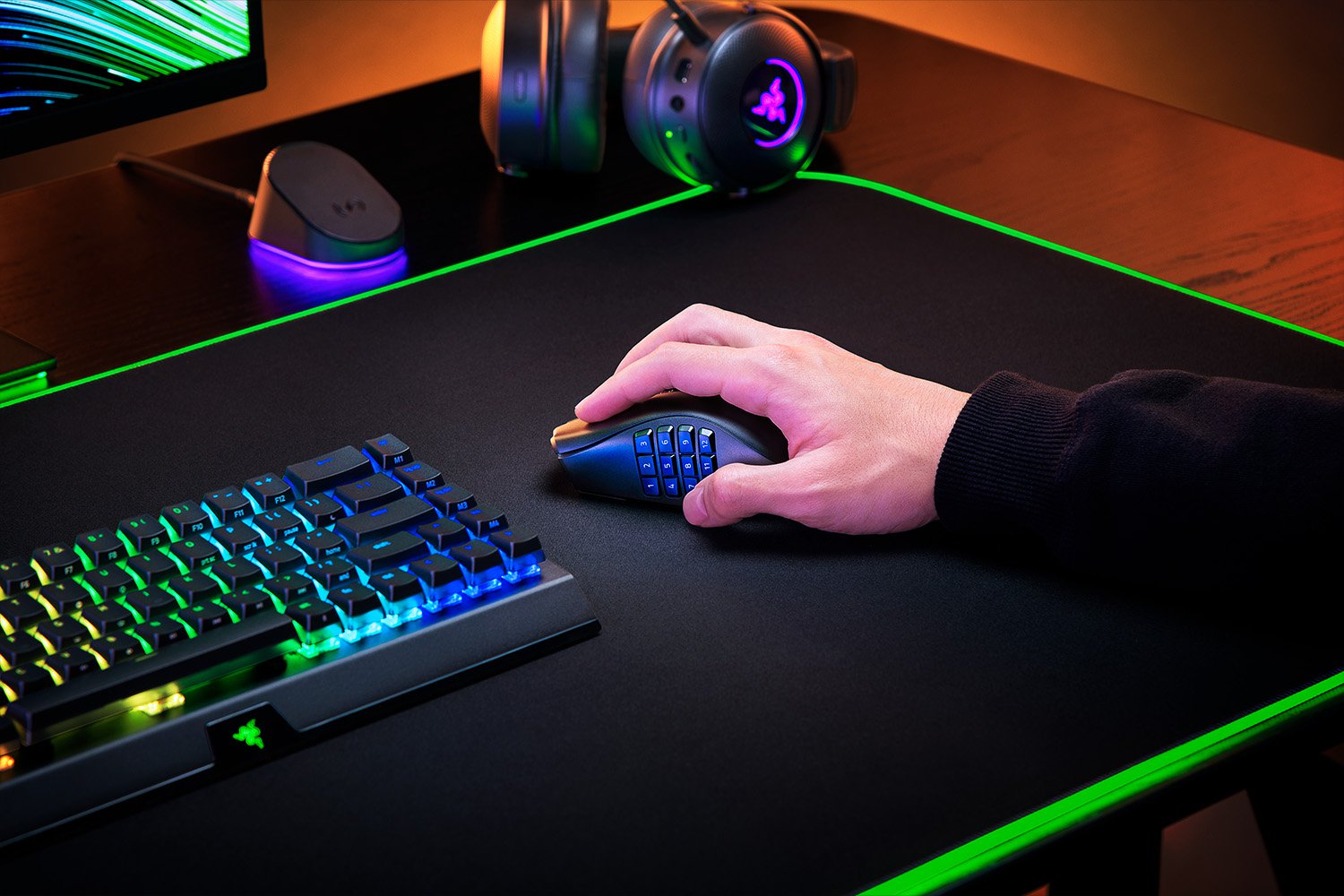 Razer Naga V2 Pro — Купить беспроводную многокнопочную мышь на Razer.ru