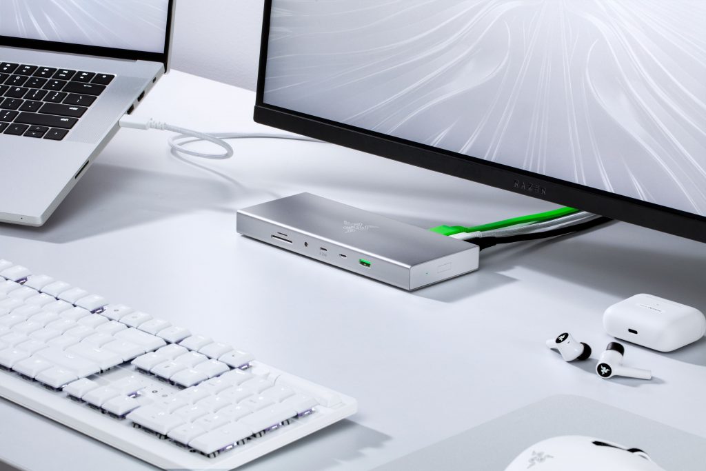 Razer USB 4 Dock Mercury White