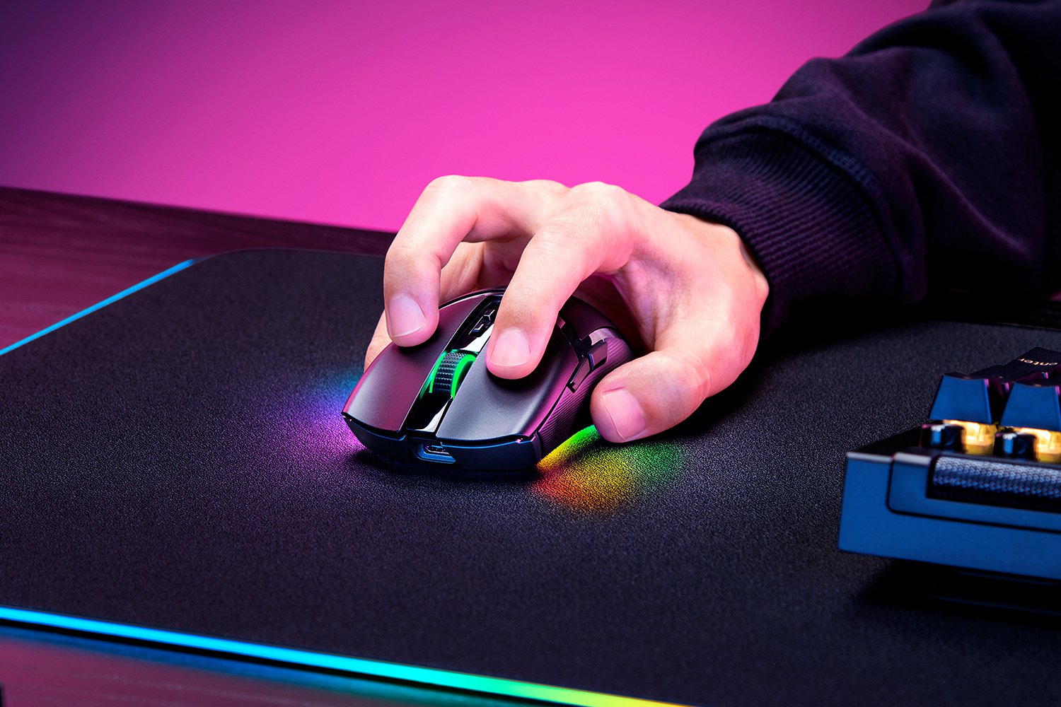 Razer Cobra Pro — Купить беспроводную игровую RGB-мышь на Razer.ru